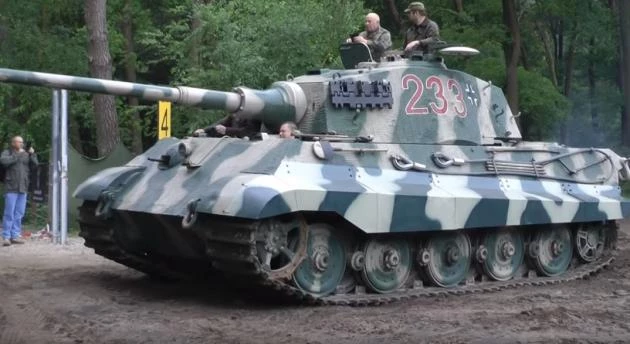 Σπάνια εμφάνιση ενός από τα κορυφαία άρματα μάχης του Β’ Παγκοσμίου Πολέμου (βίντεο)